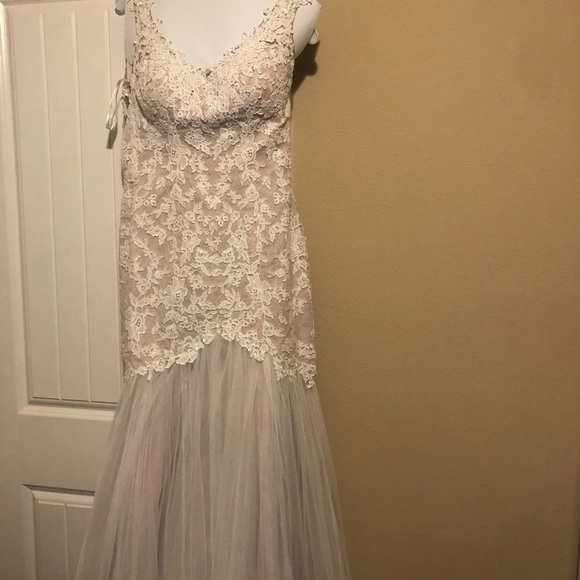 David's Bridal Dresses & Skirts - David’s Bridal wedding dress  - Size 4